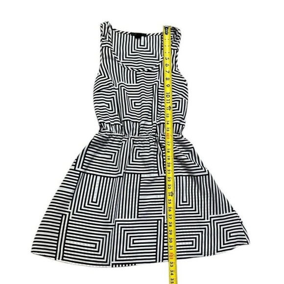 Forever 21 black white geometric maze stripe dress M elastic waist light flowy - Picture 7 of 14
